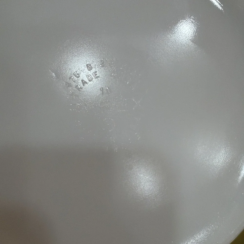VTG Pyrex Crazy Daisy Spring Blossom # 475-B 2 1/2 QT round casserole No Lid